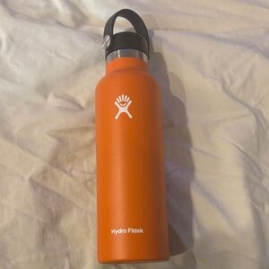 HydroFlask in Orange with Black Lid (21oz)